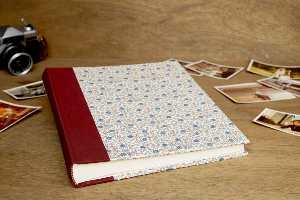 Photo album with burgundy linen by "Schreibweise"